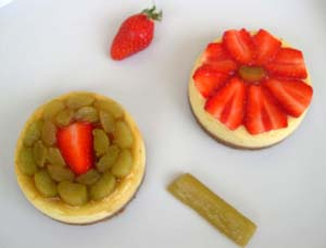 Cheesecake_fraises_et_rhubarbe_vue_dessu