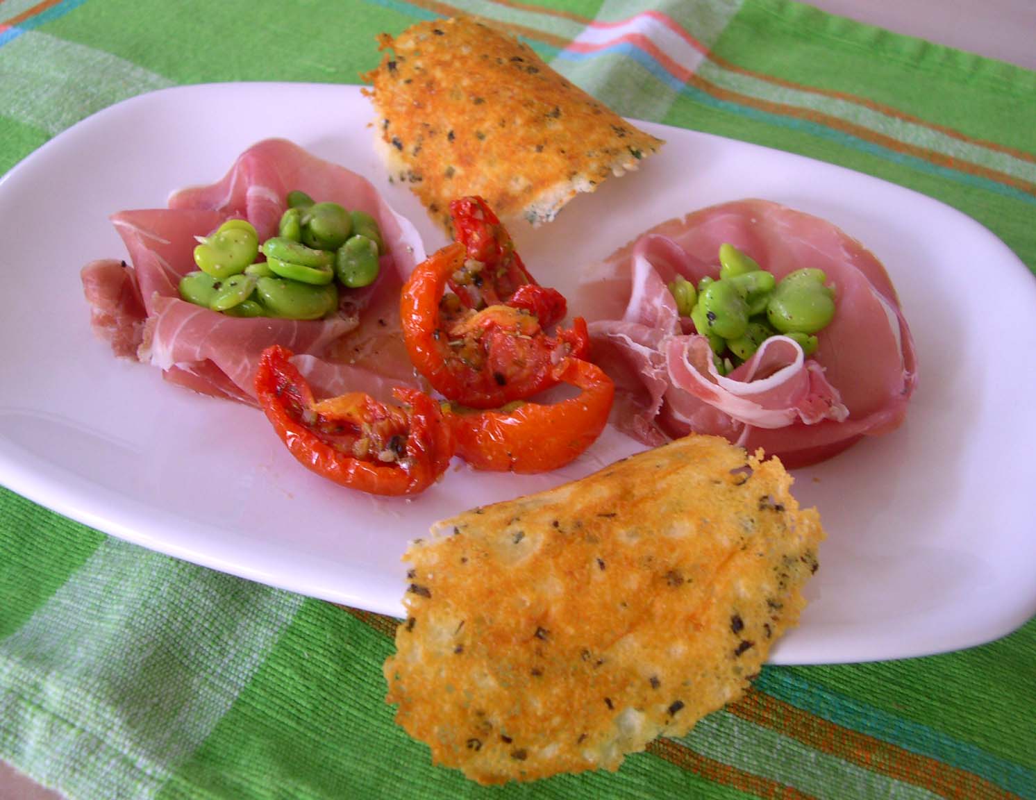jambon_de_parme_aux_feves_et_tuiles_de_parmesan