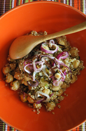 Salade_quinoa_pois_chiches_aignons_